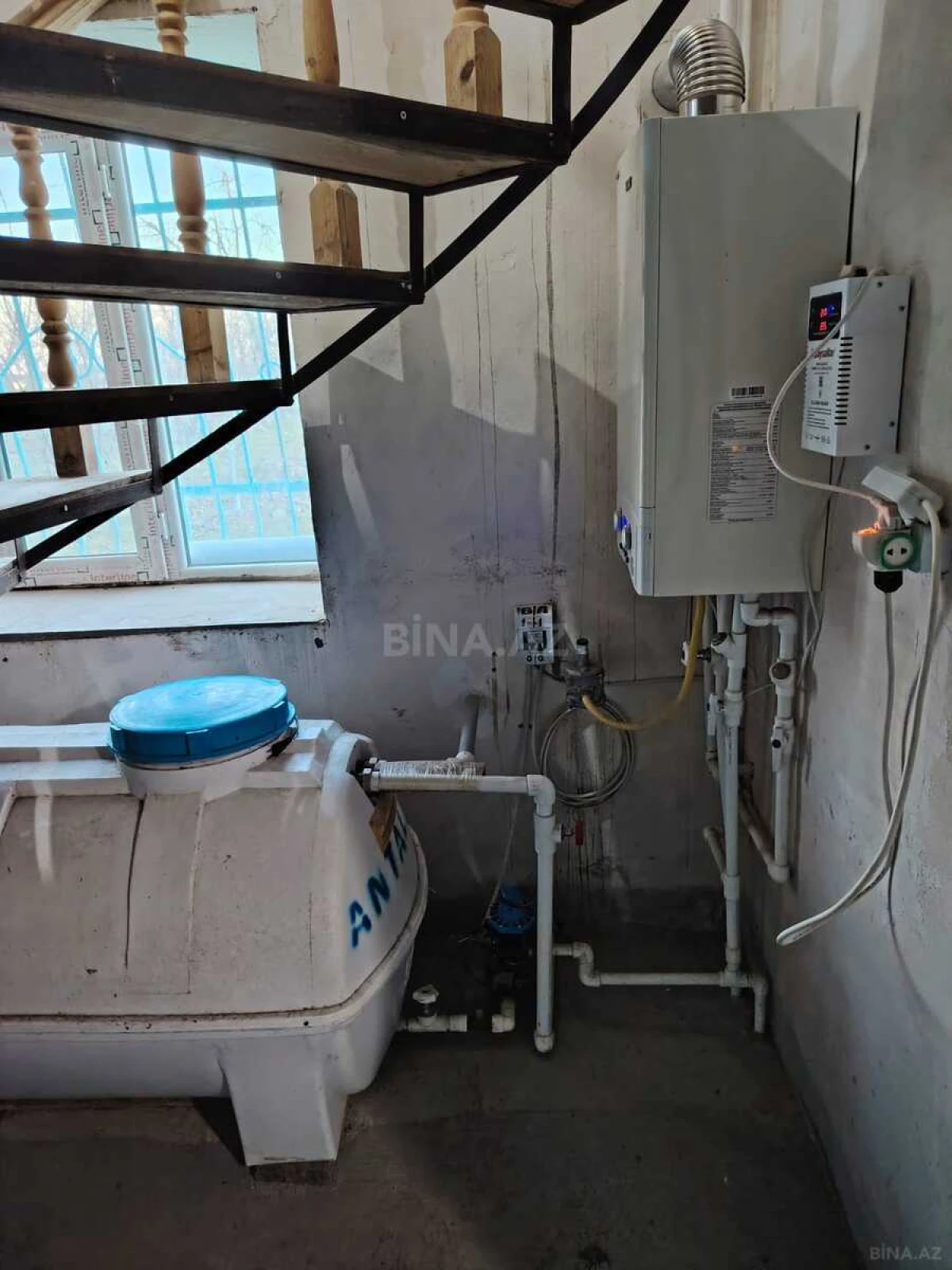 Satılır 6 otaqlı həyət evi 300 m²