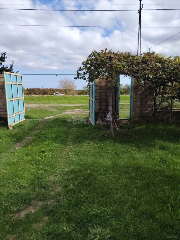 Satılır 6 otaqlı həyət evi 300 m²