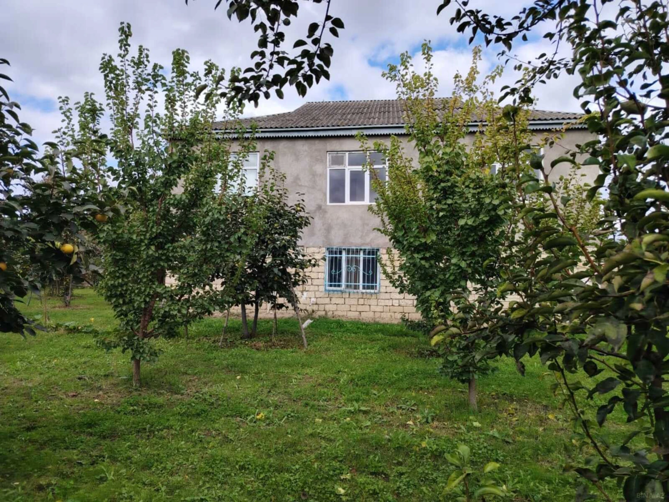 Satılır 6 otaqlı həyət evi 300 m²