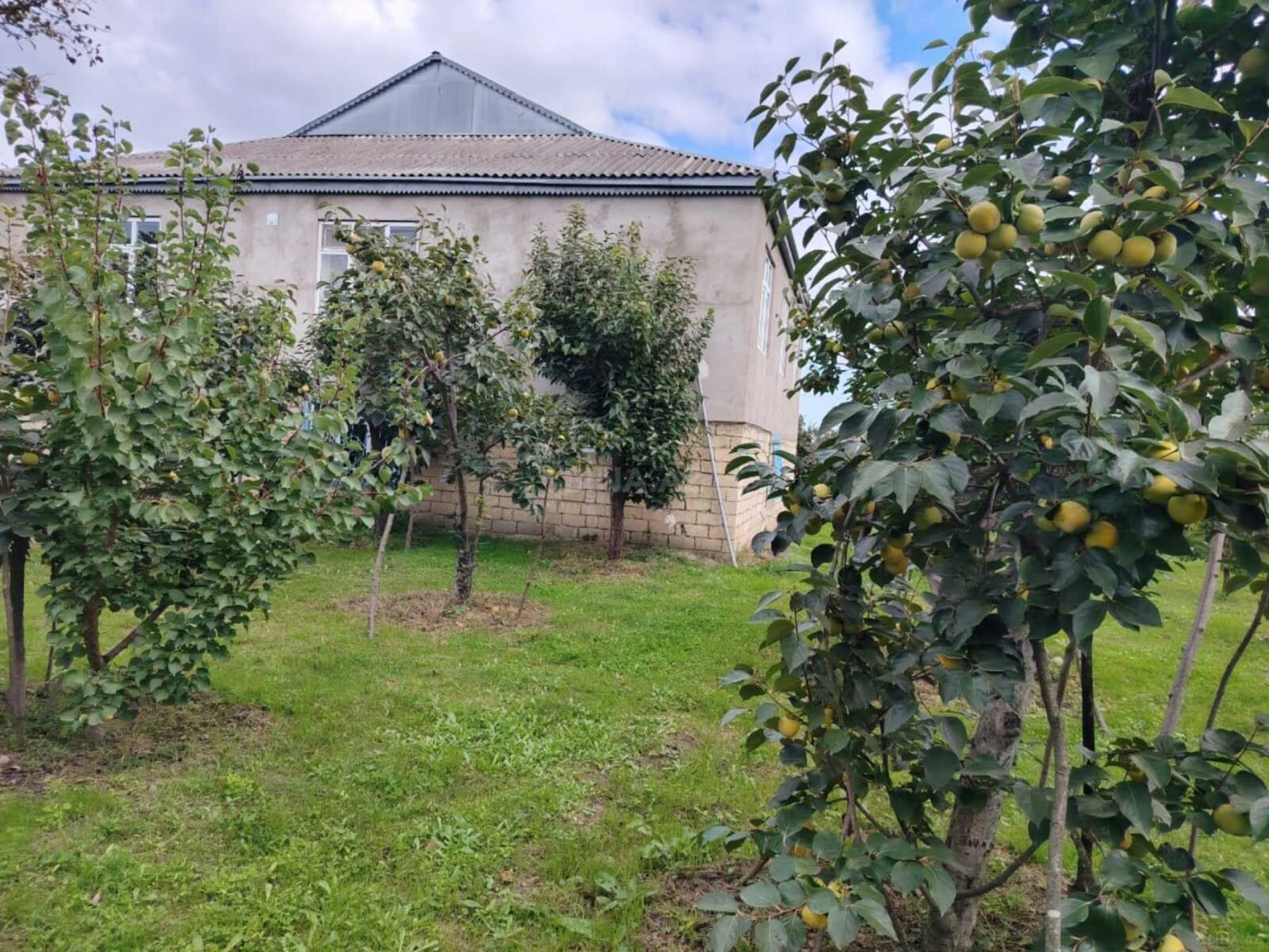 Satılır 6 otaqlı həyət evi 300 m²