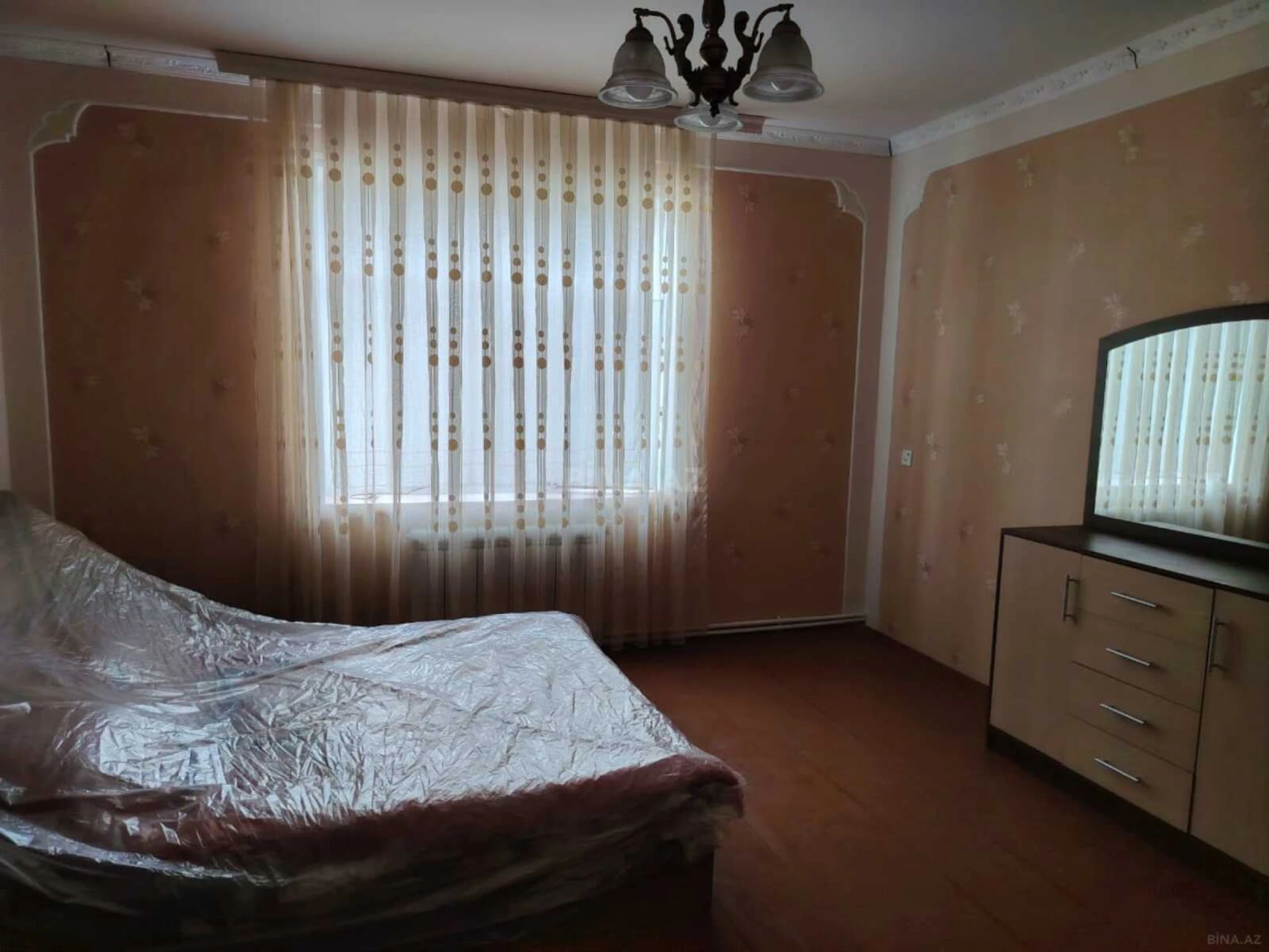 Satılır 6 otaqlı həyət evi 300 m²