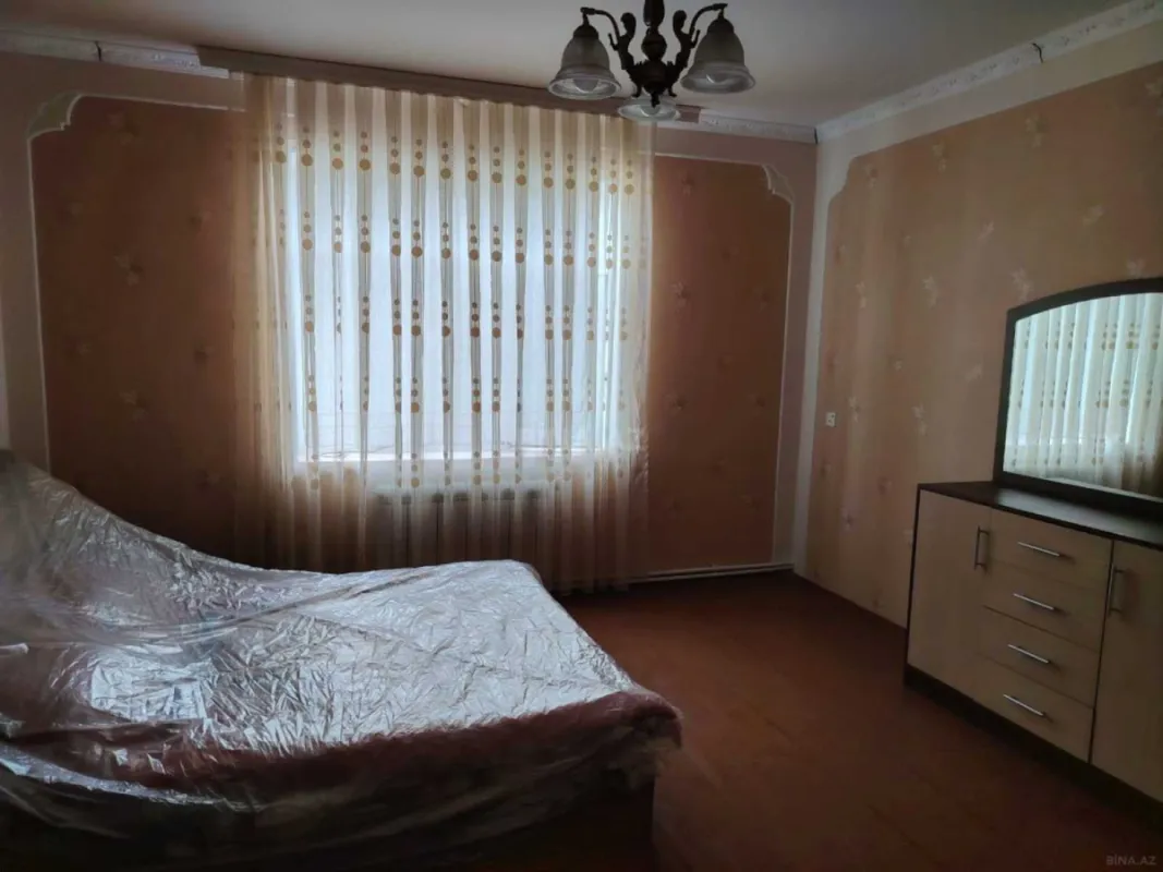 Satılır 6 otaqlı həyət evi 300 m²