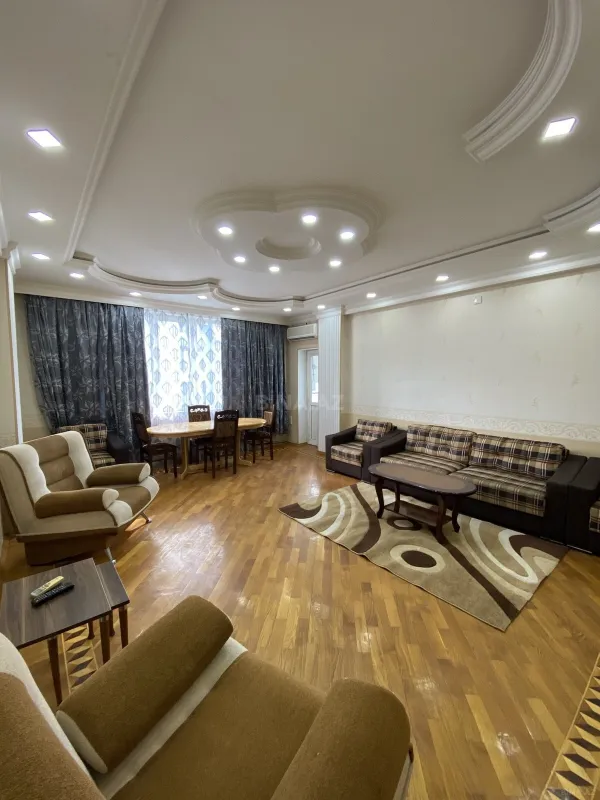 Kirayə verilir 2 otaqlı mənzil 100 m²