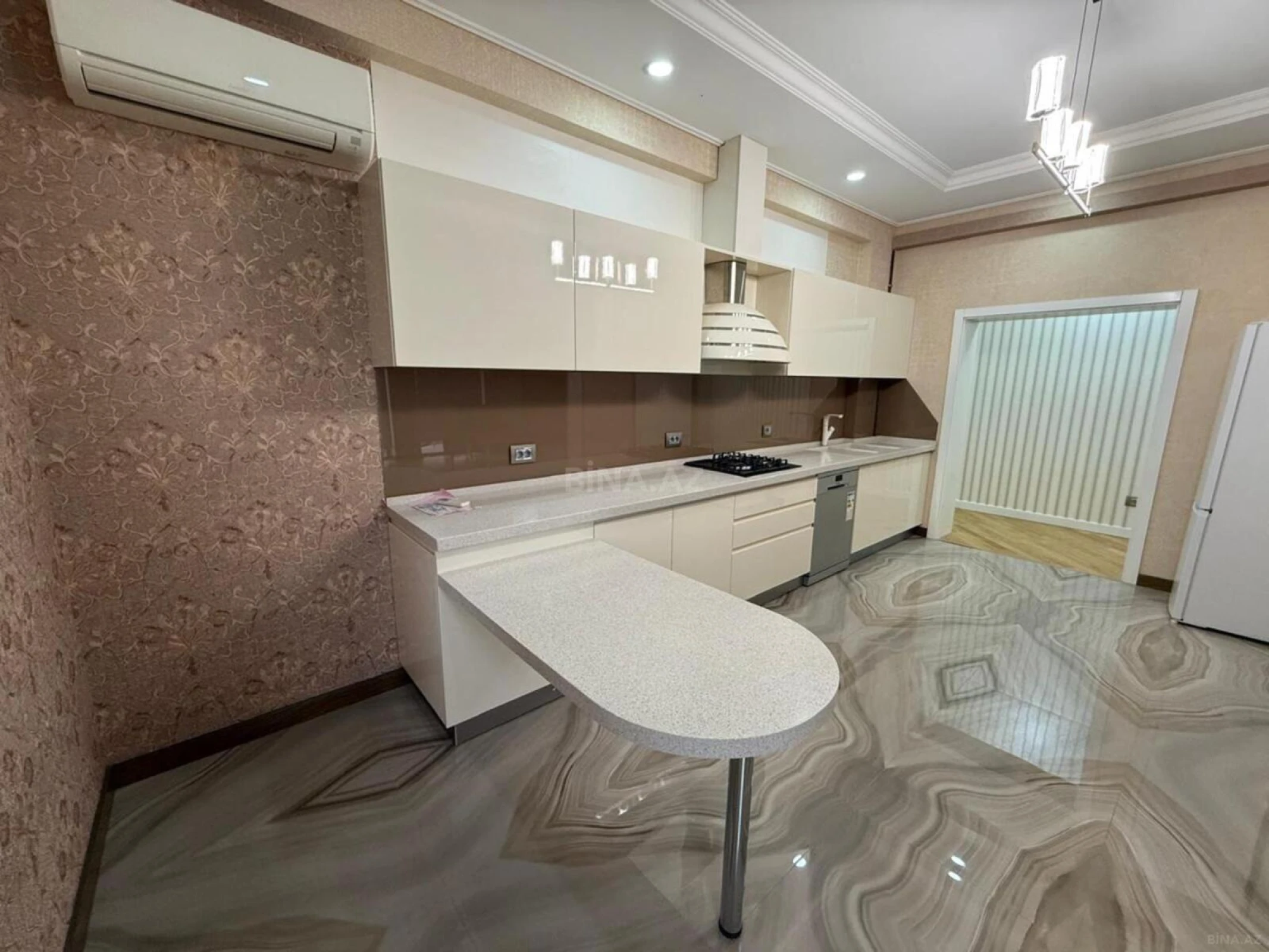 Kirayə verilir 2 otaqlı mənzil 100 m²