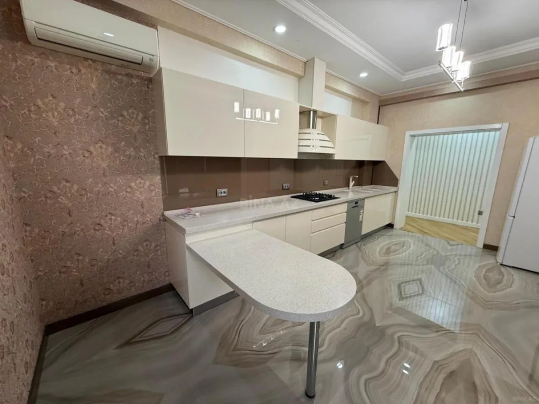 Kirayə verilir 2 otaqlı mənzil 100 m²