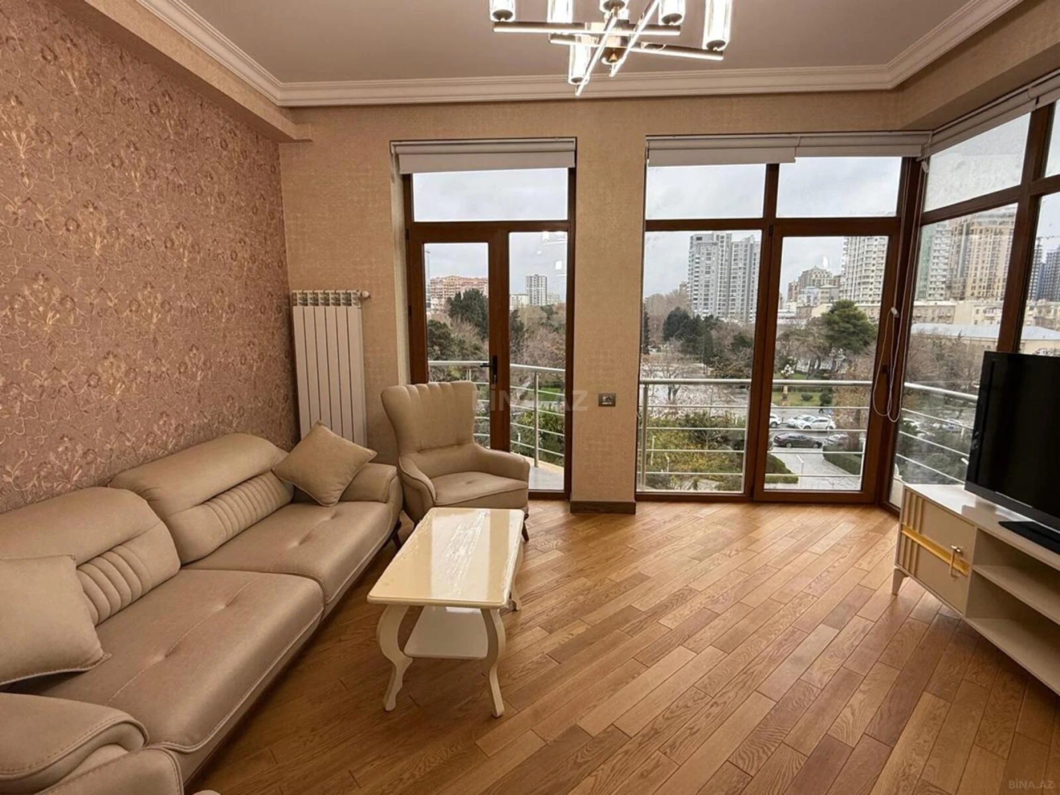 Kirayə verilir 2 otaqlı mənzil 100 m²