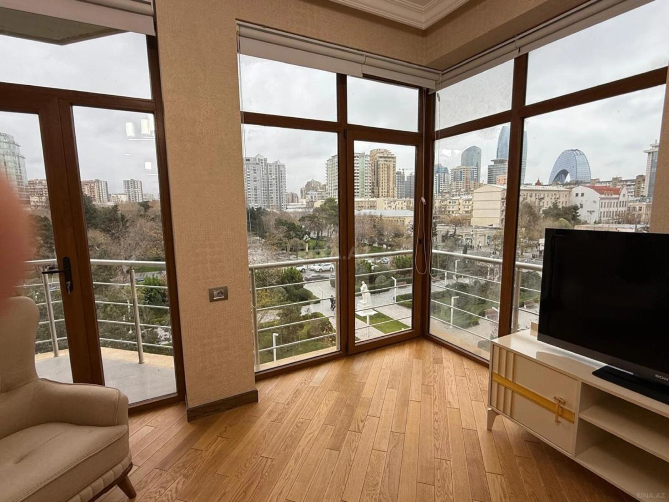 Kirayə verilir 2 otaqlı mənzil 100 m²