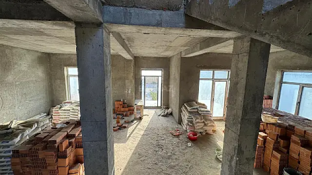 Satılır 5 otaqlı həyət evi 200 m²