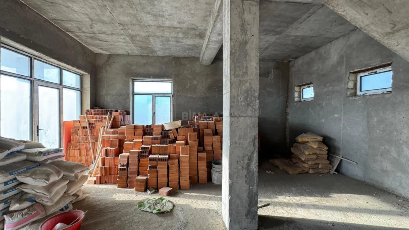 Satılır 5 otaqlı həyət evi 200 m²