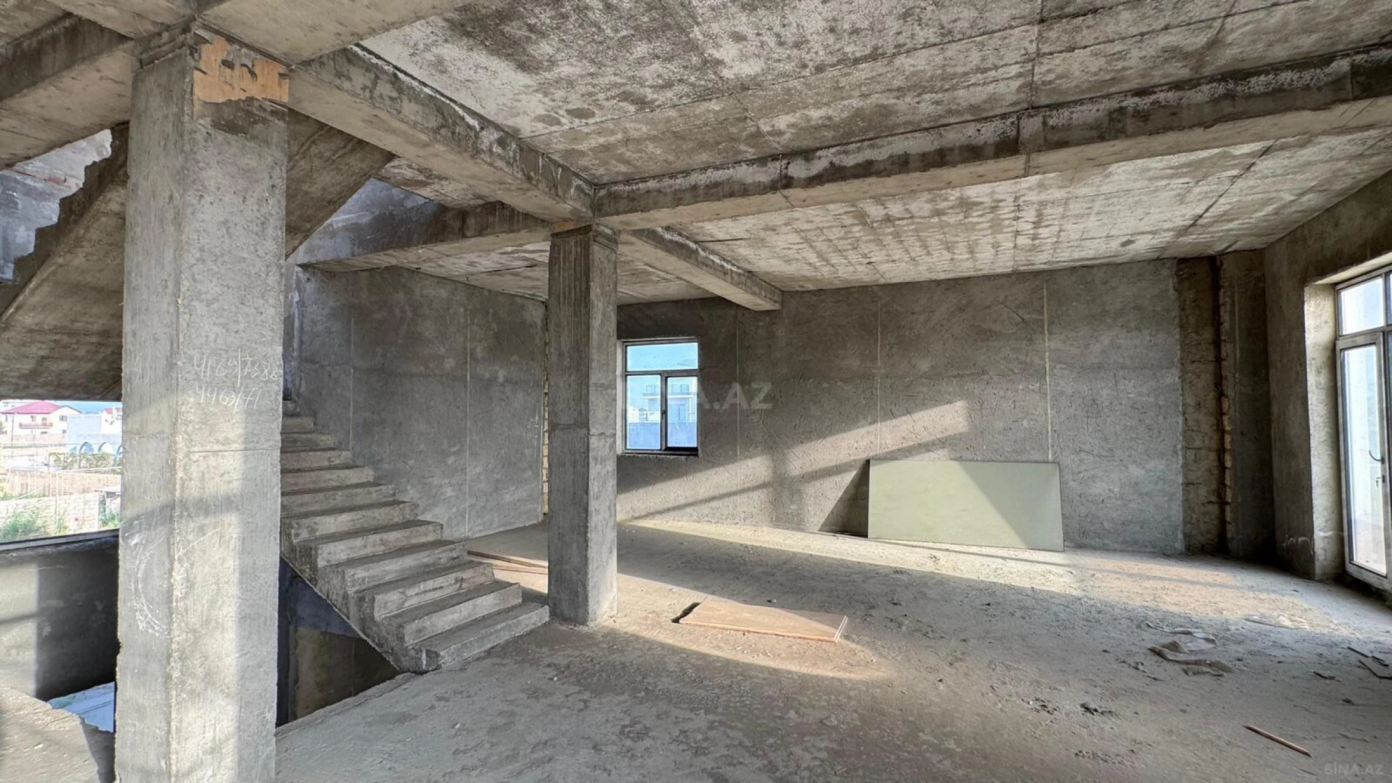 Satılır 5 otaqlı həyət evi 200 m²