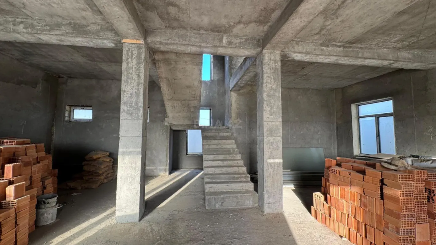 Satılır 5 otaqlı həyət evi 200 m²