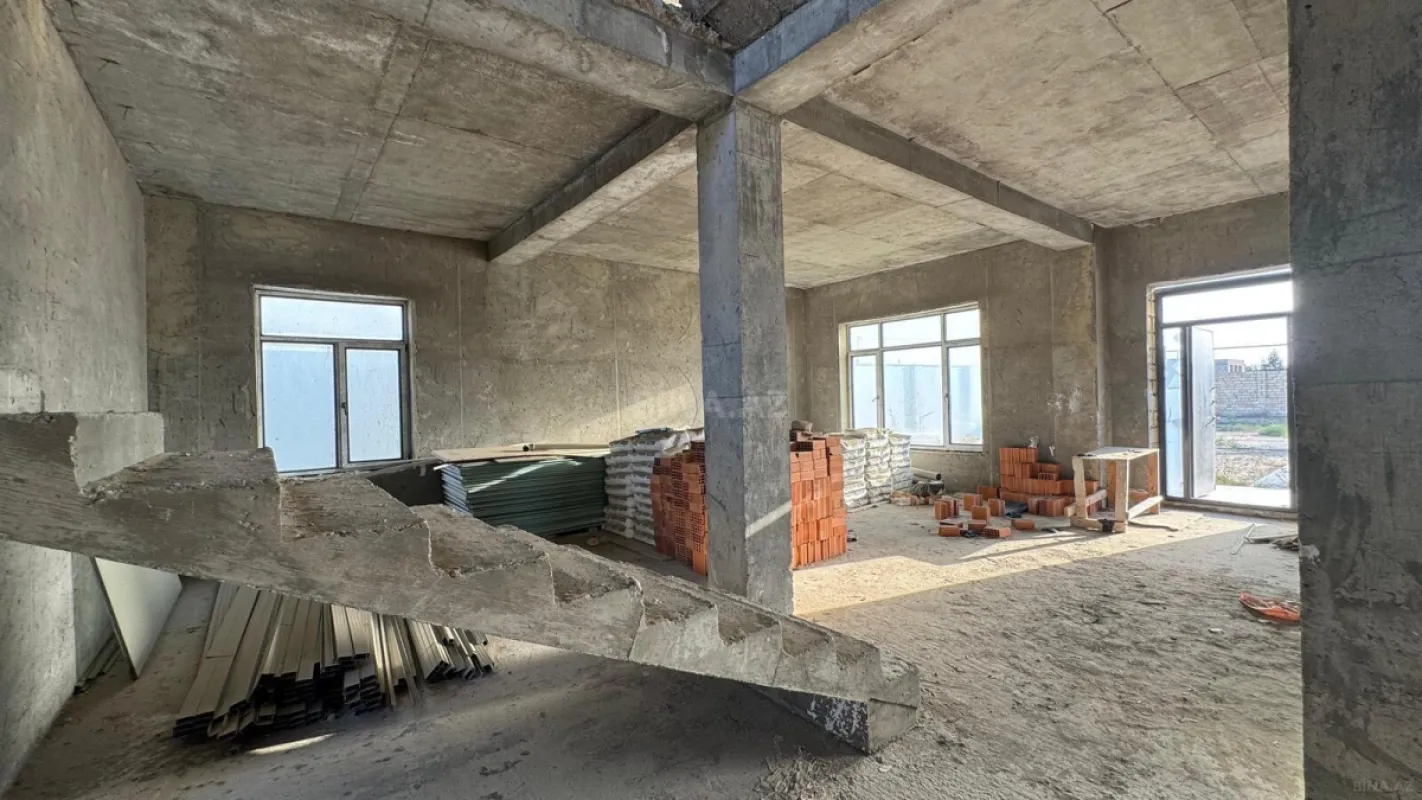 Satılır 5 otaqlı həyət evi 200 m²