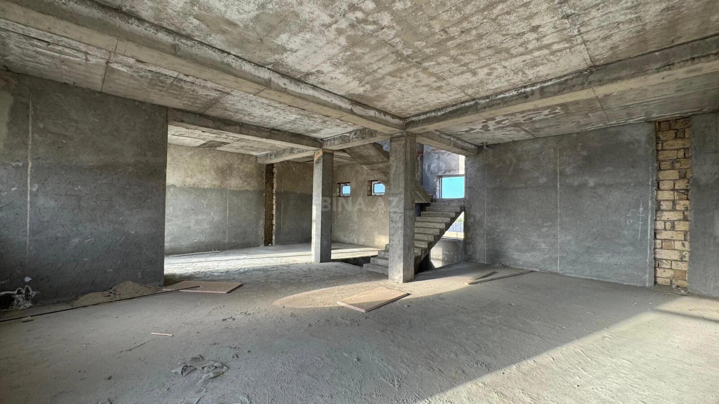 Satılır 5 otaqlı həyət evi 200 m²