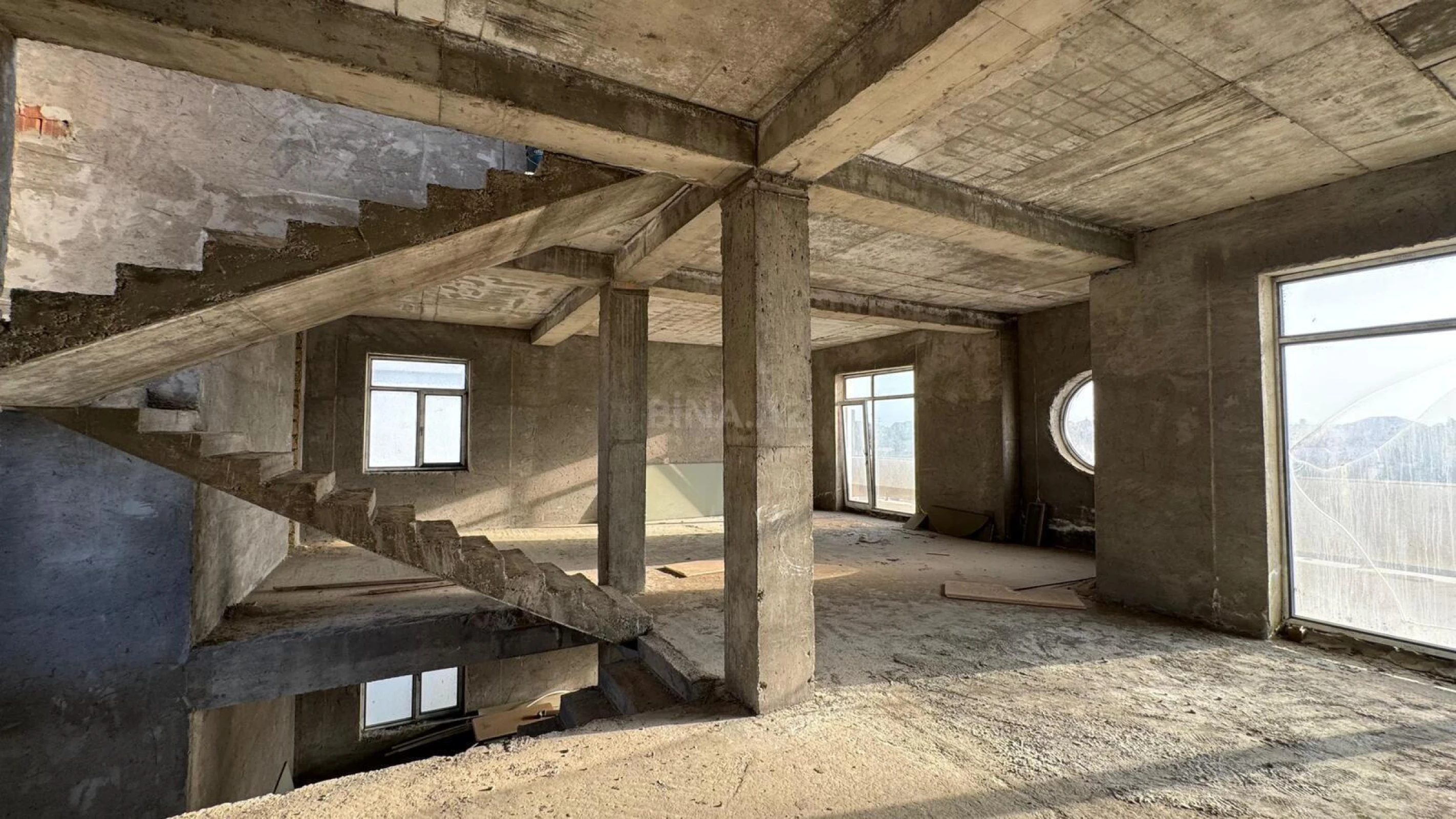 Satılır 5 otaqlı həyət evi 200 m²