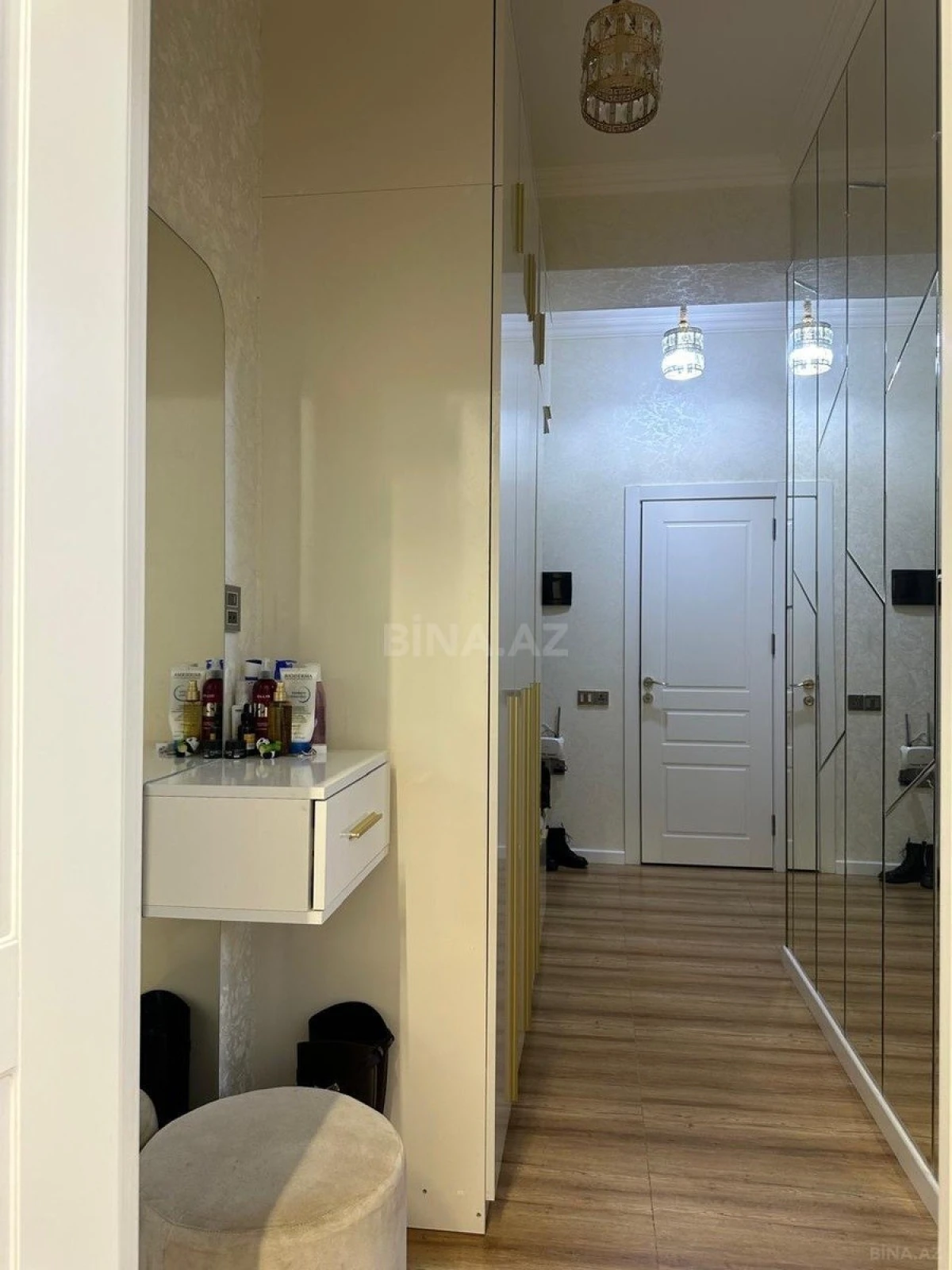 Satılır 2 otaqlı mənzil 62 m²