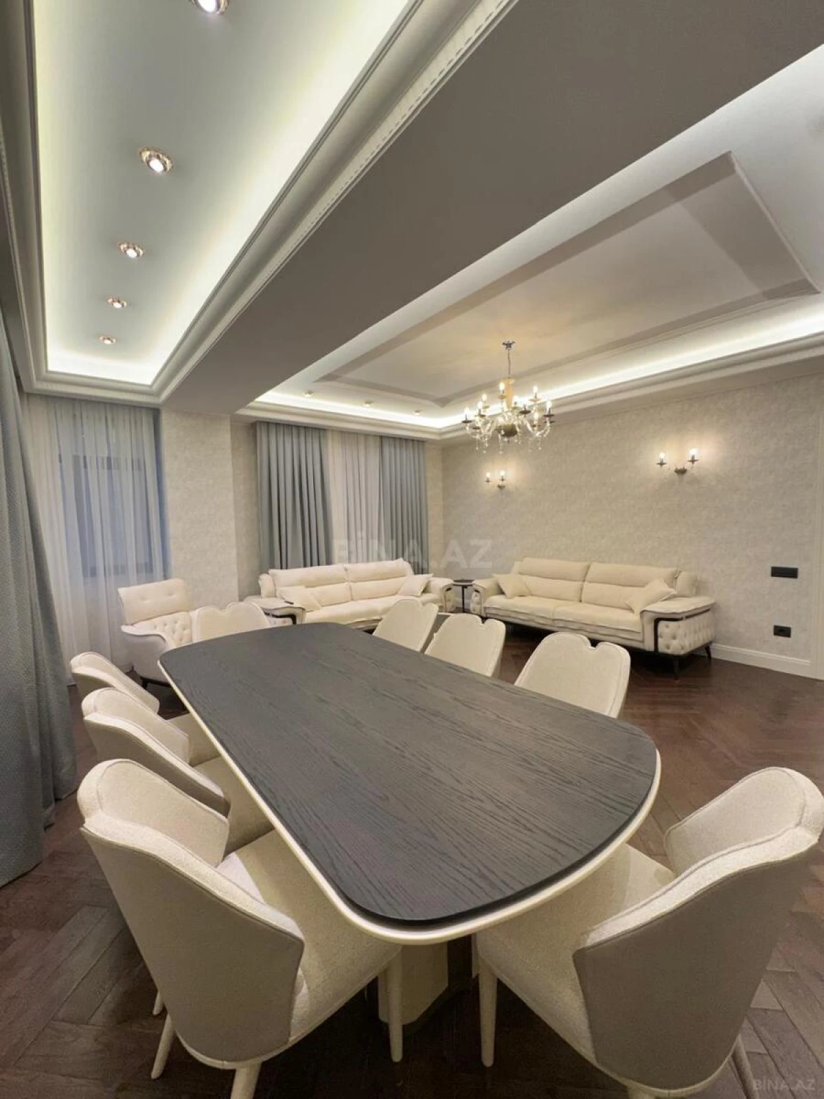 Satılır 3 otaqlı mənzil 134 m²