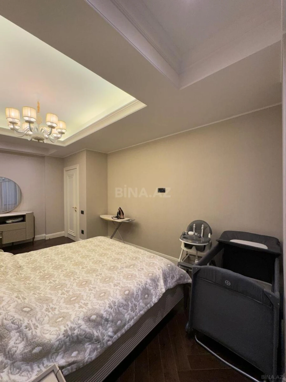 Satılır 3 otaqlı mənzil 134 m²