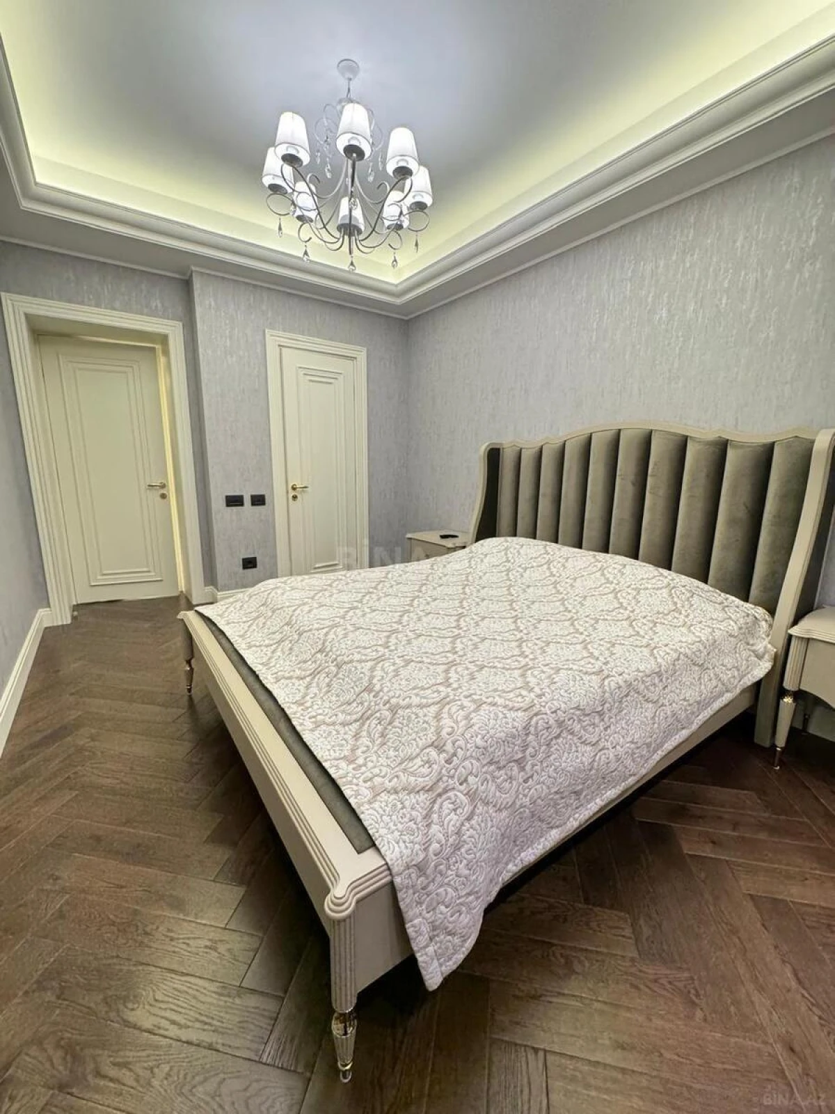 Satılır 3 otaqlı mənzil 134 m²