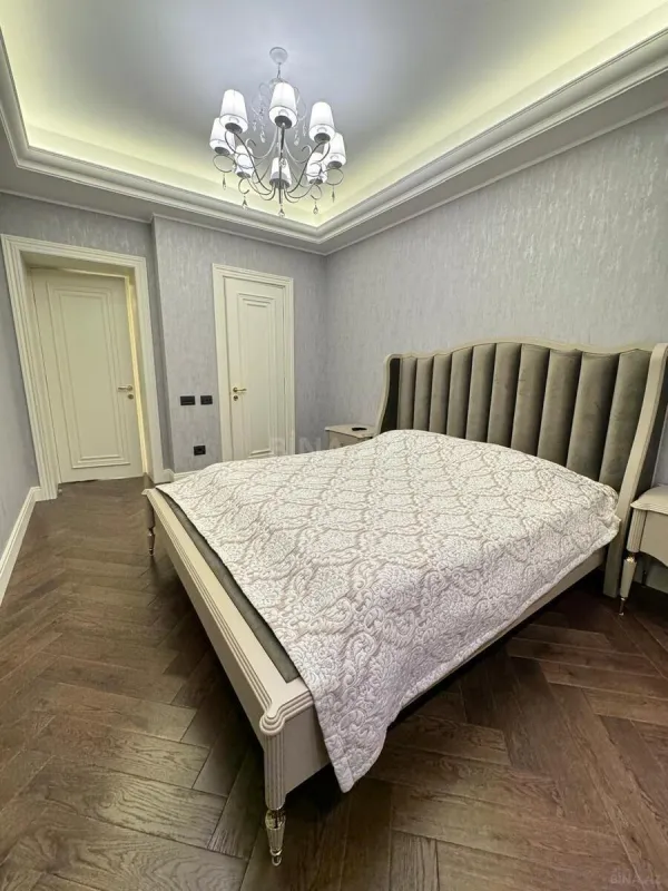 Satılır 3 otaqlı mənzil 134 m²