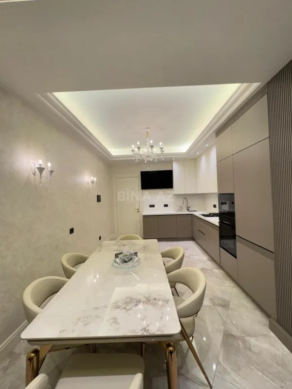 Satılır 3 otaqlı mənzil 134 m²