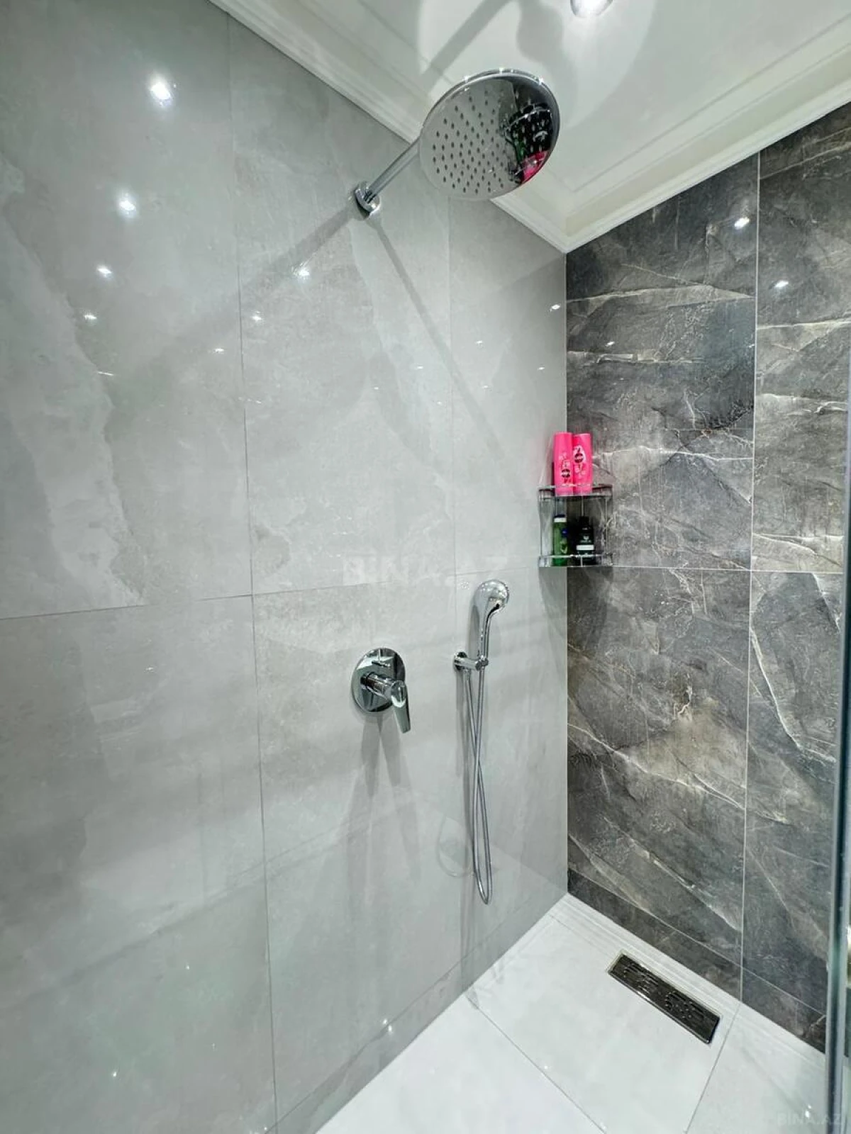 Satılır 3 otaqlı mənzil 134 m²