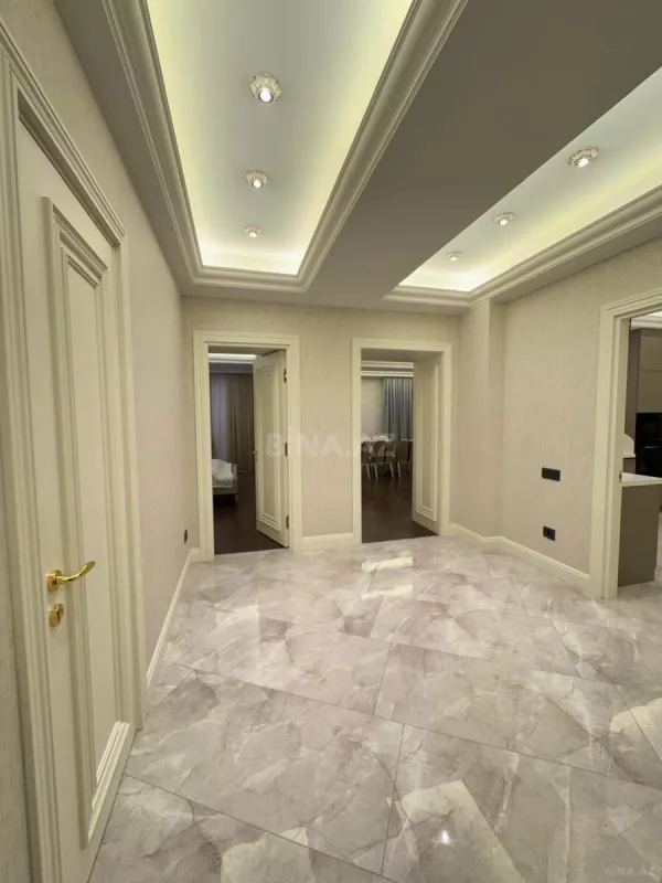 Satılır 3 otaqlı mənzil 134 m²