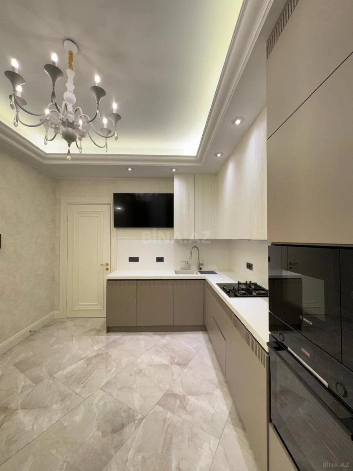 Satılır 3 otaqlı mənzil 134 m²