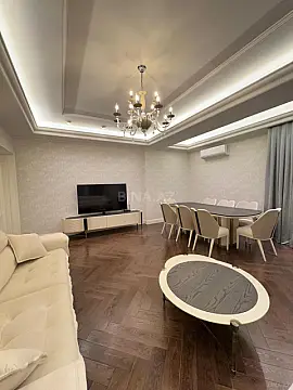 Satılır 3 otaqlı mənzil 134 m²