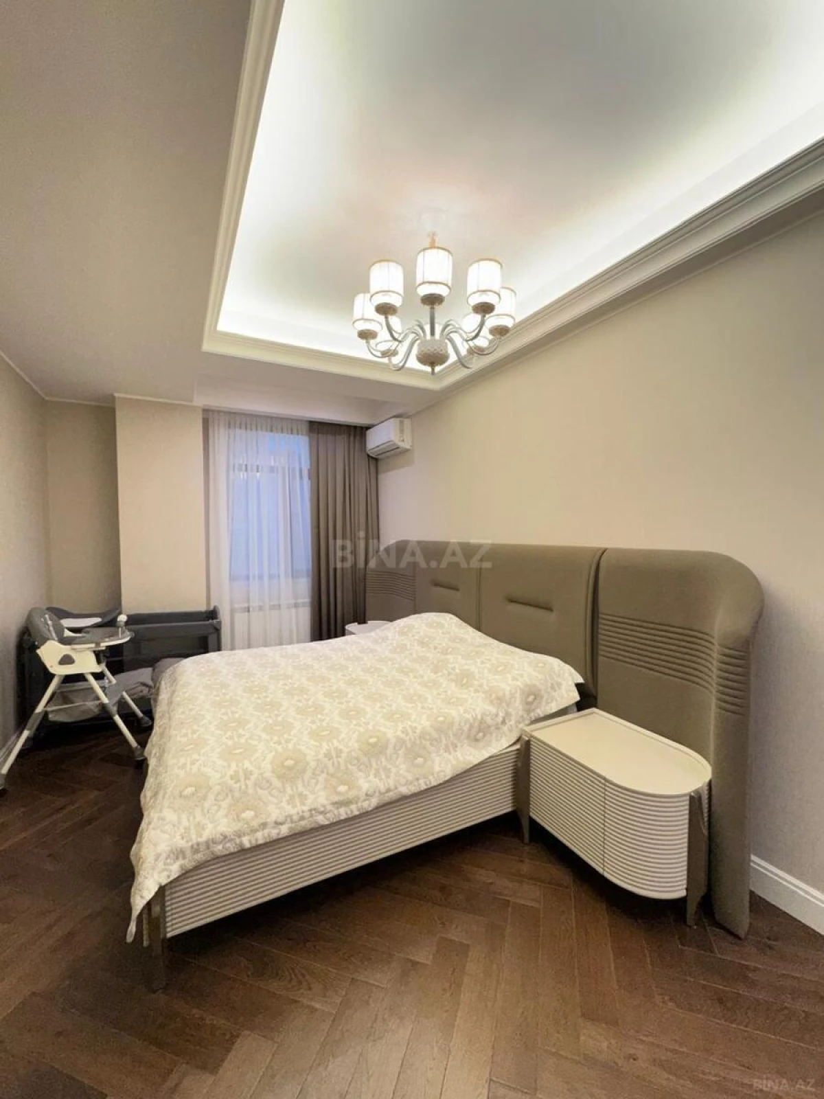 Satılır 3 otaqlı mənzil 134 m²