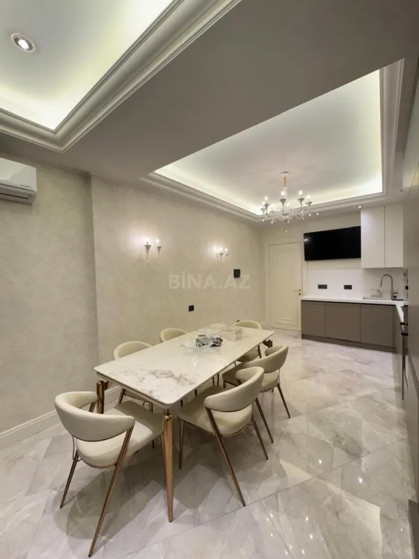 Satılır 3 otaqlı mənzil 134 m²