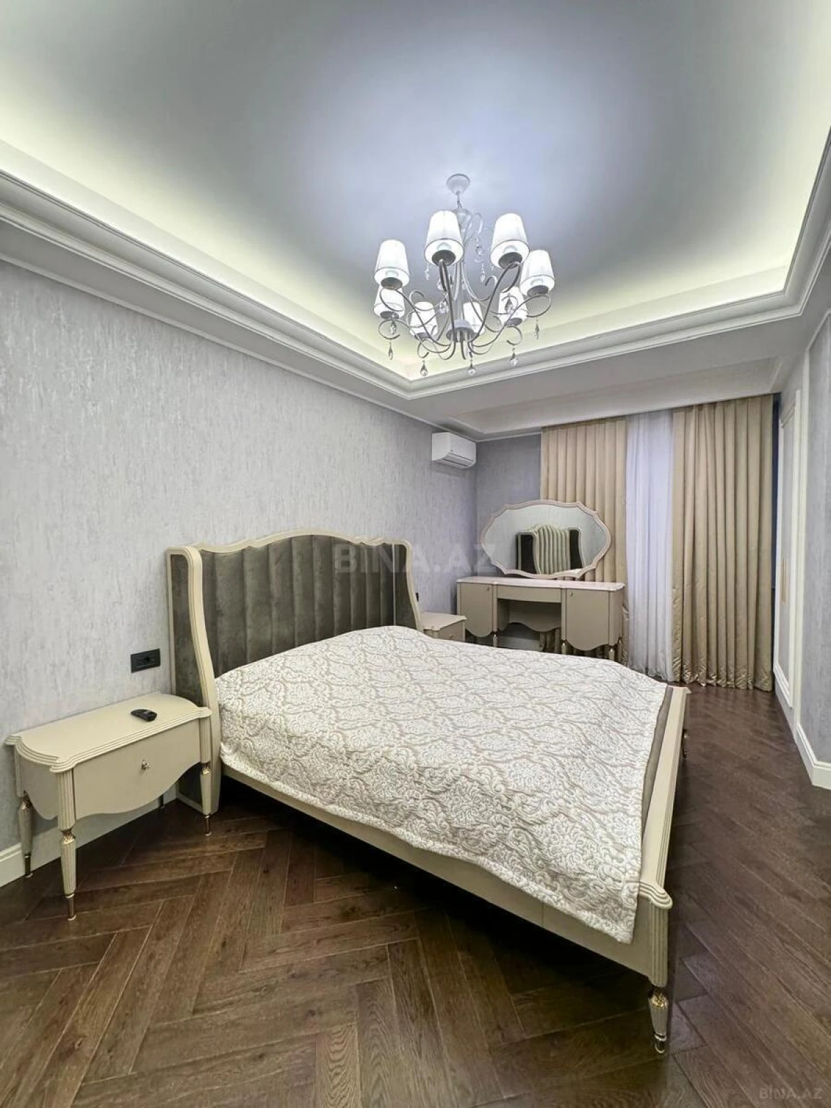 Satılır 3 otaqlı mənzil 134 m²