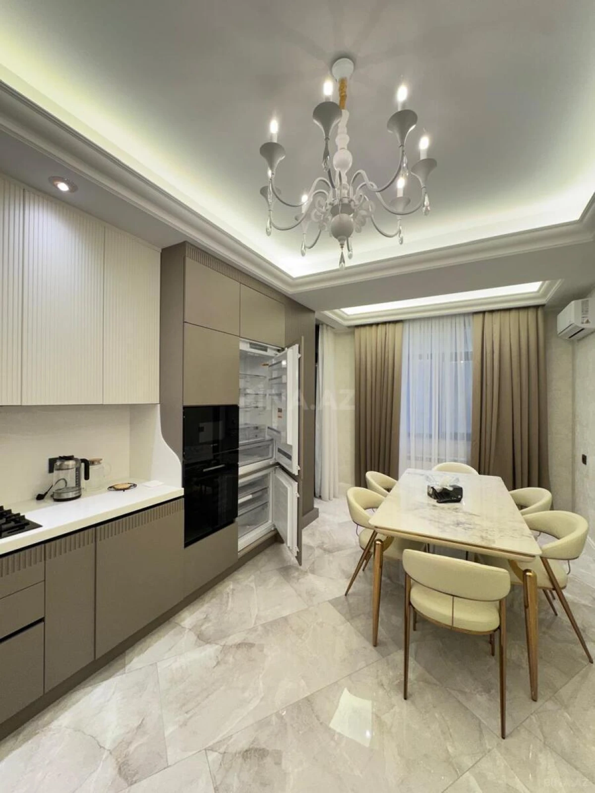 Satılır 3 otaqlı mənzil 134 m²