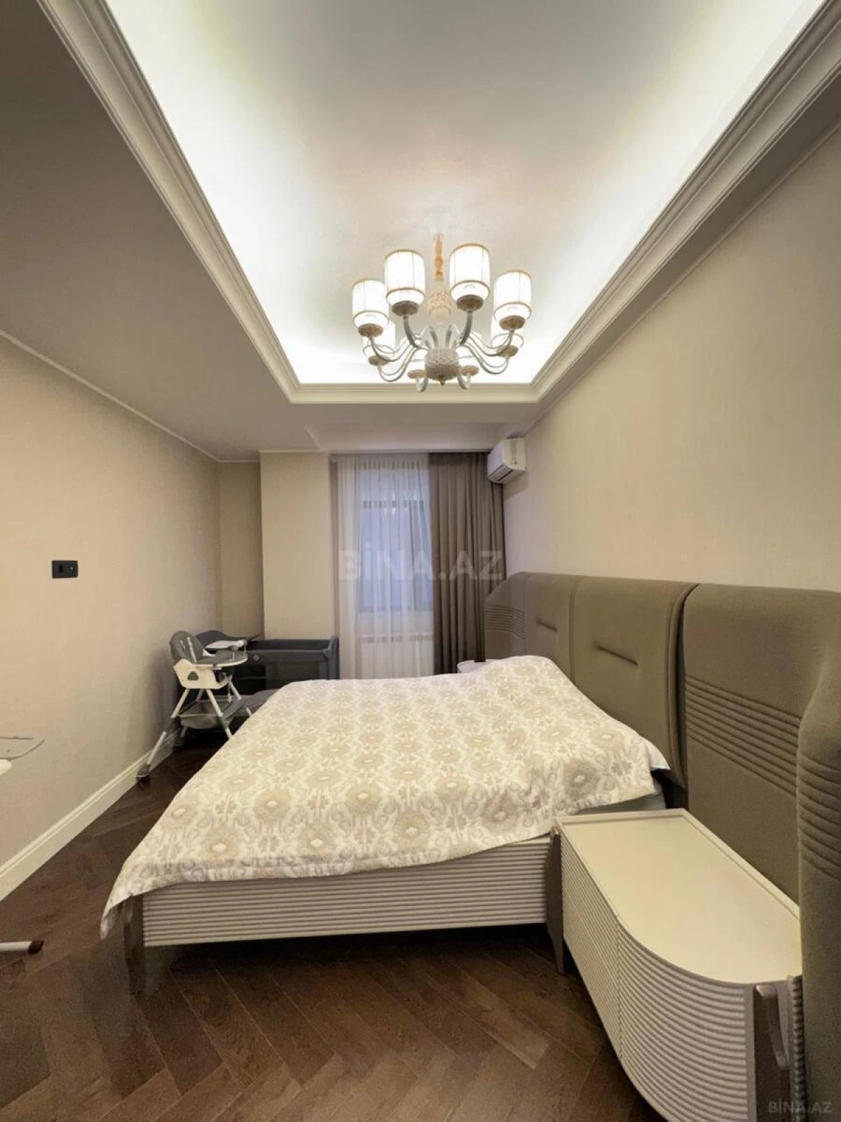 Satılır 3 otaqlı mənzil 134 m²