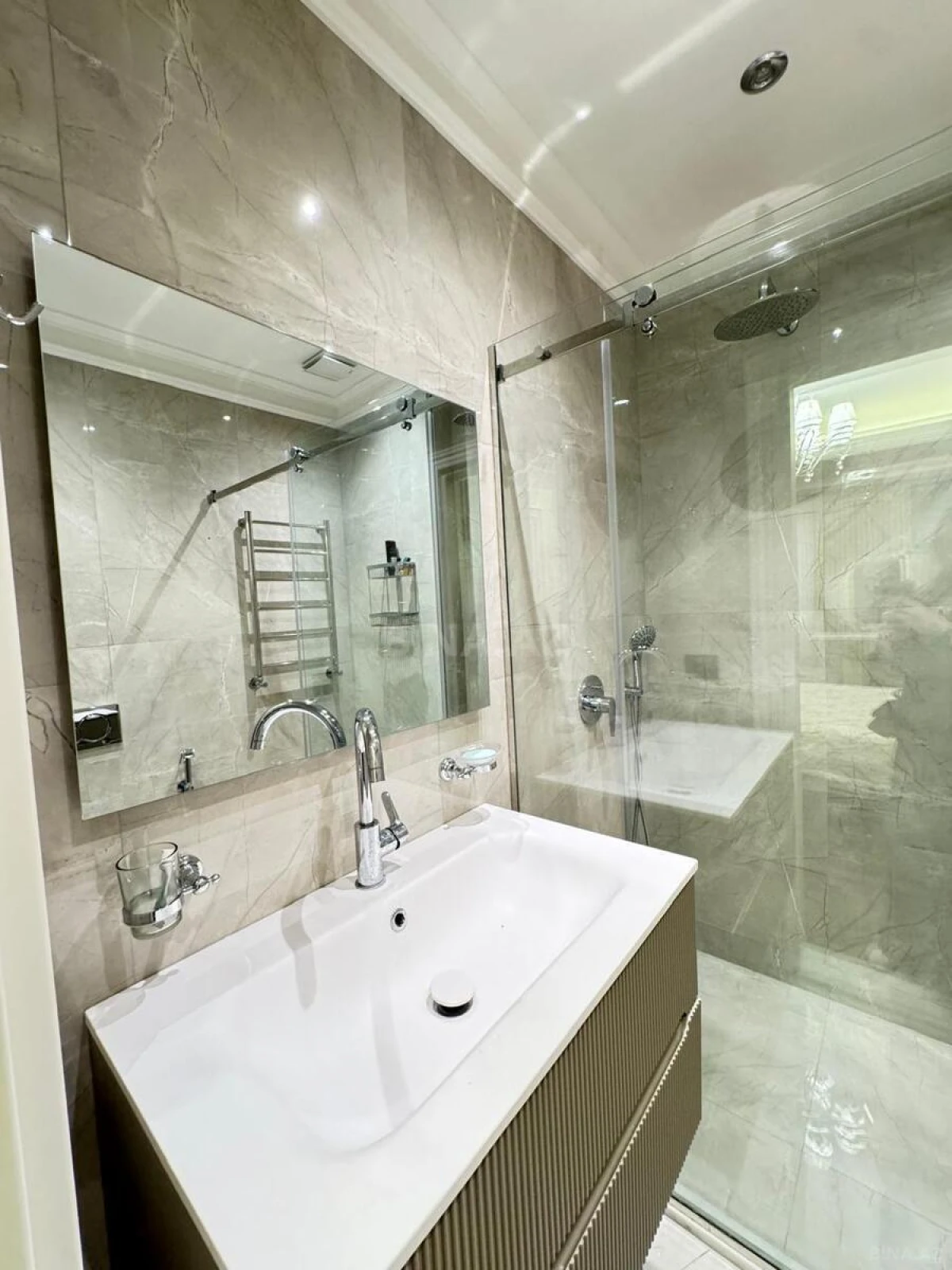 Satılır 3 otaqlı mənzil 134 m²