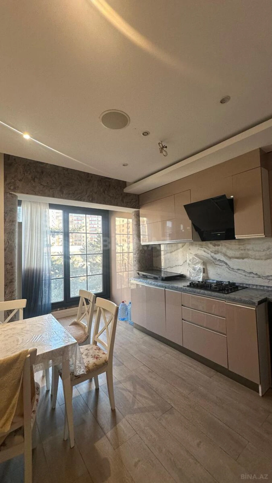 Kirayə verilir 2 otaqlı mənzil 75 m²