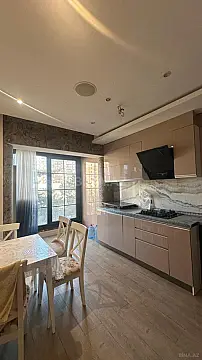 Kirayə verilir 2 otaqlı mənzil 75 m²