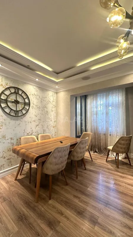 Kirayə verilir 2 otaqlı mənzil 75 m²