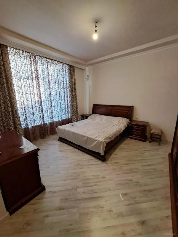 Satılır 5 otaqlı həyət evi 253.4 m²