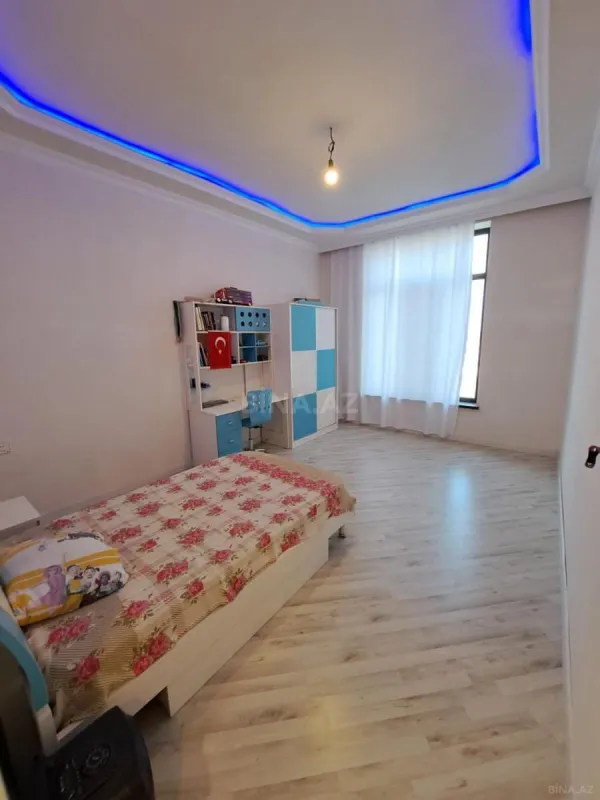 Satılır 5 otaqlı həyət evi 253.4 m²