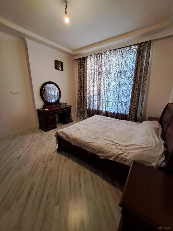 Satılır 5 otaqlı həyət evi 253.4 m²