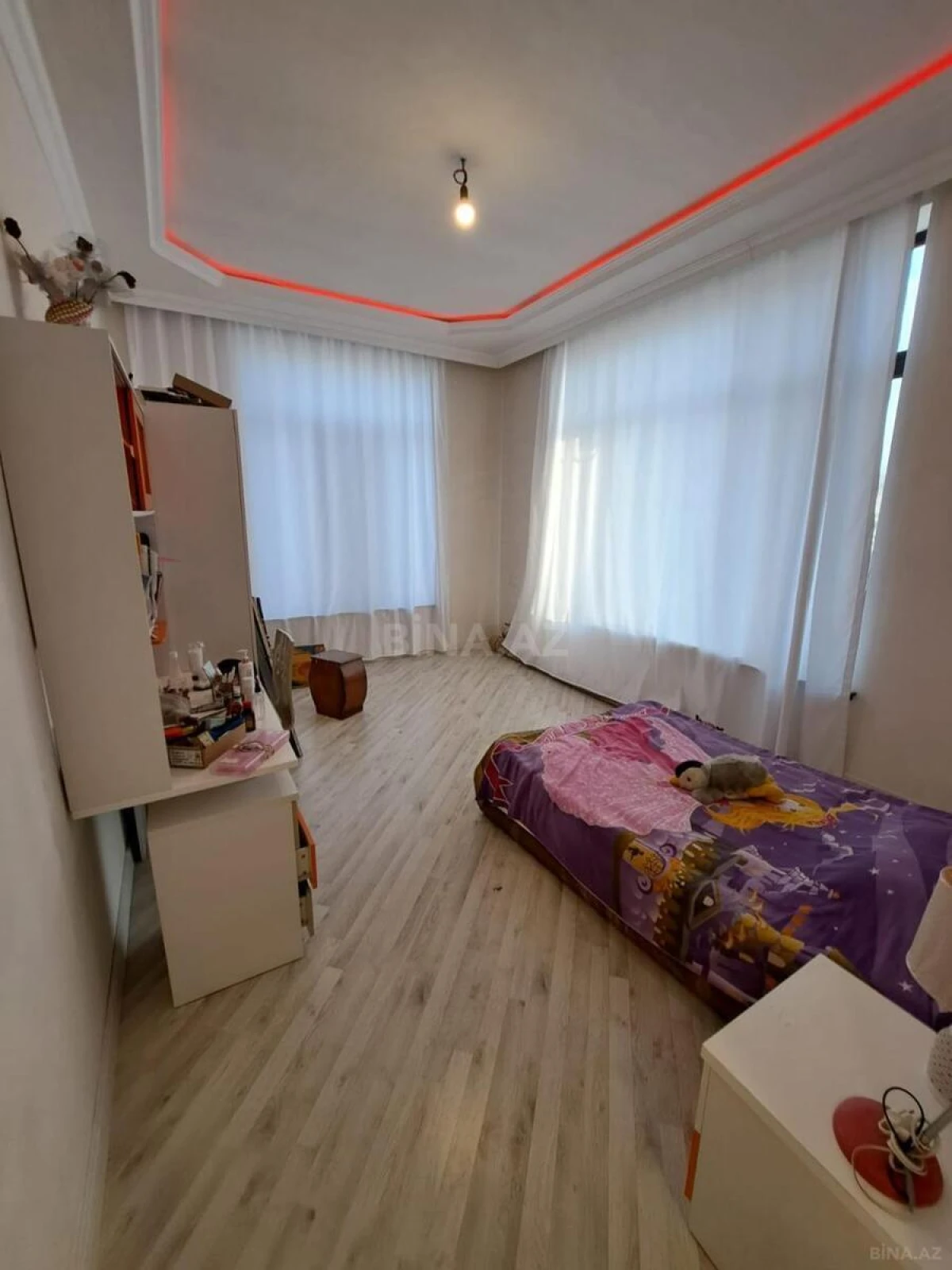 Satılır 5 otaqlı həyət evi 253.4 m²