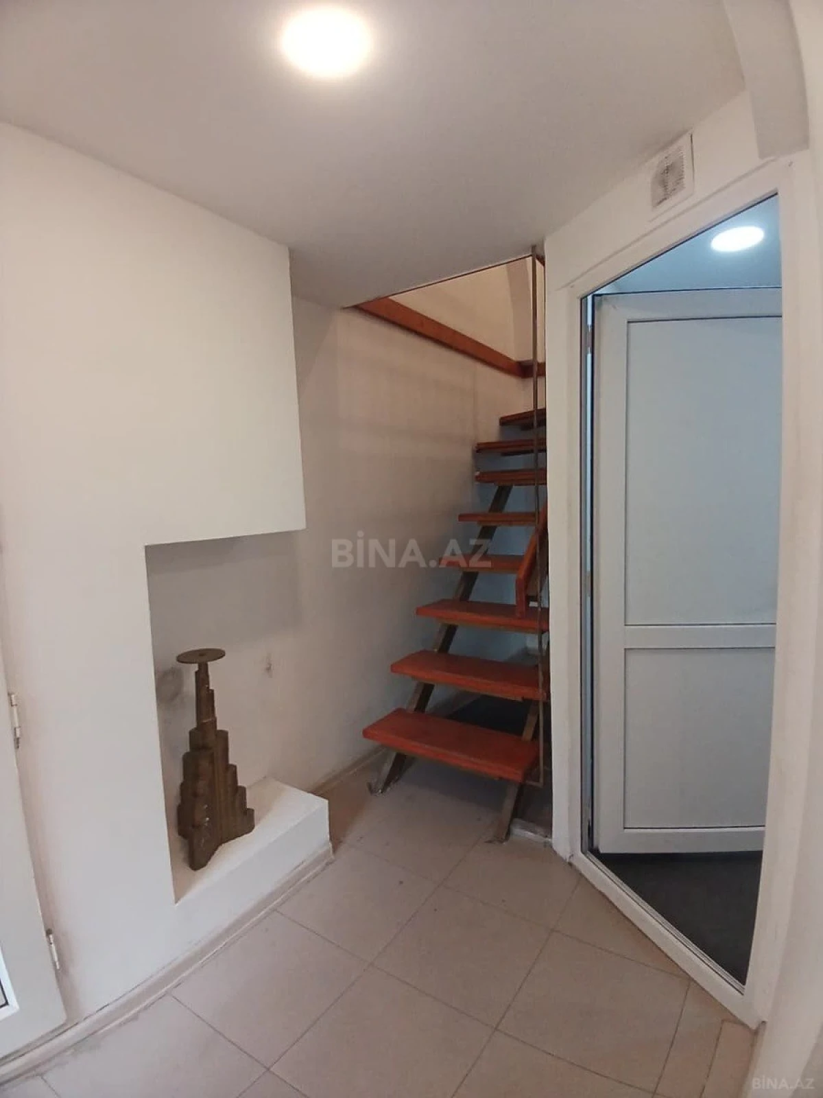 Kirayə verilir 3 otaqlı ofis 60 m²