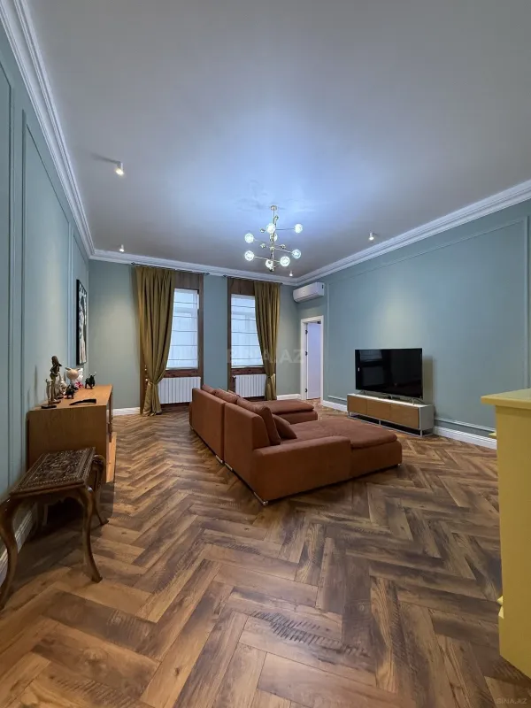 Satılır 3 otaqlı mənzil 105 m²