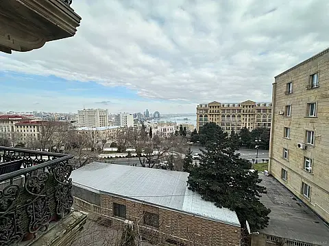 Satılır 2 otaqlı mənzil 55 m²