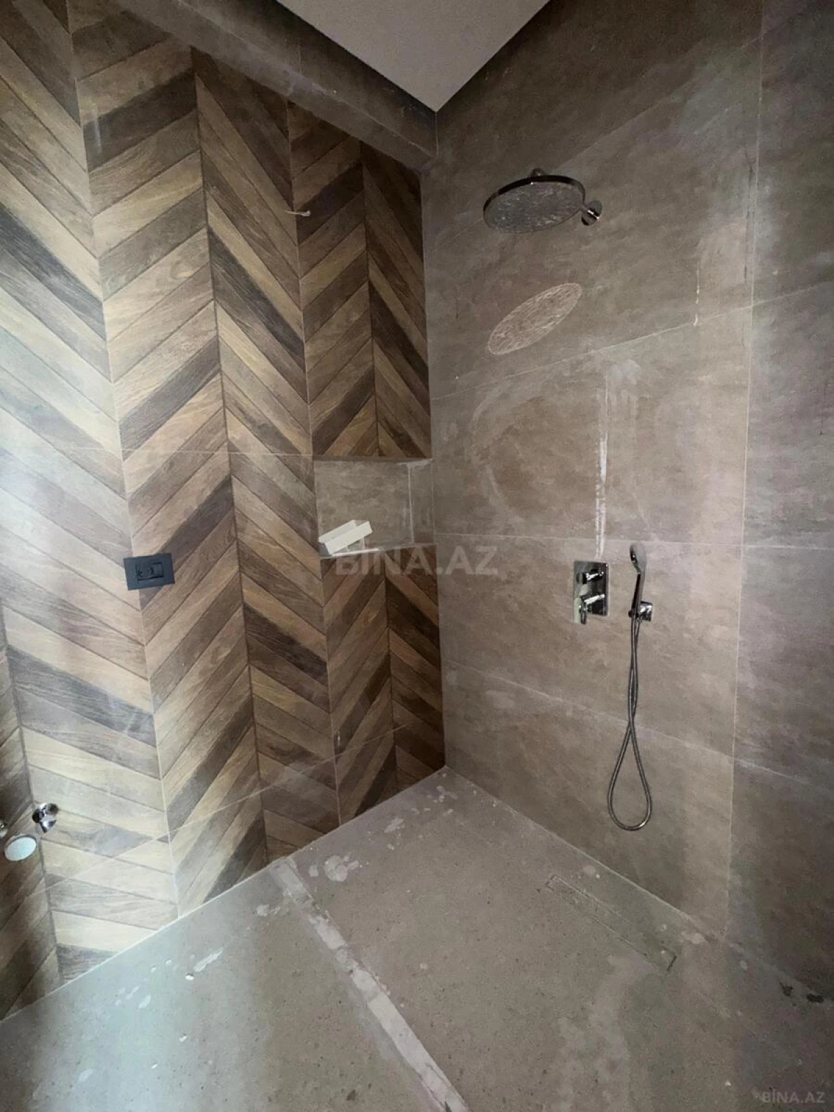 Satılır 4 otaqlı mənzil 100 m²