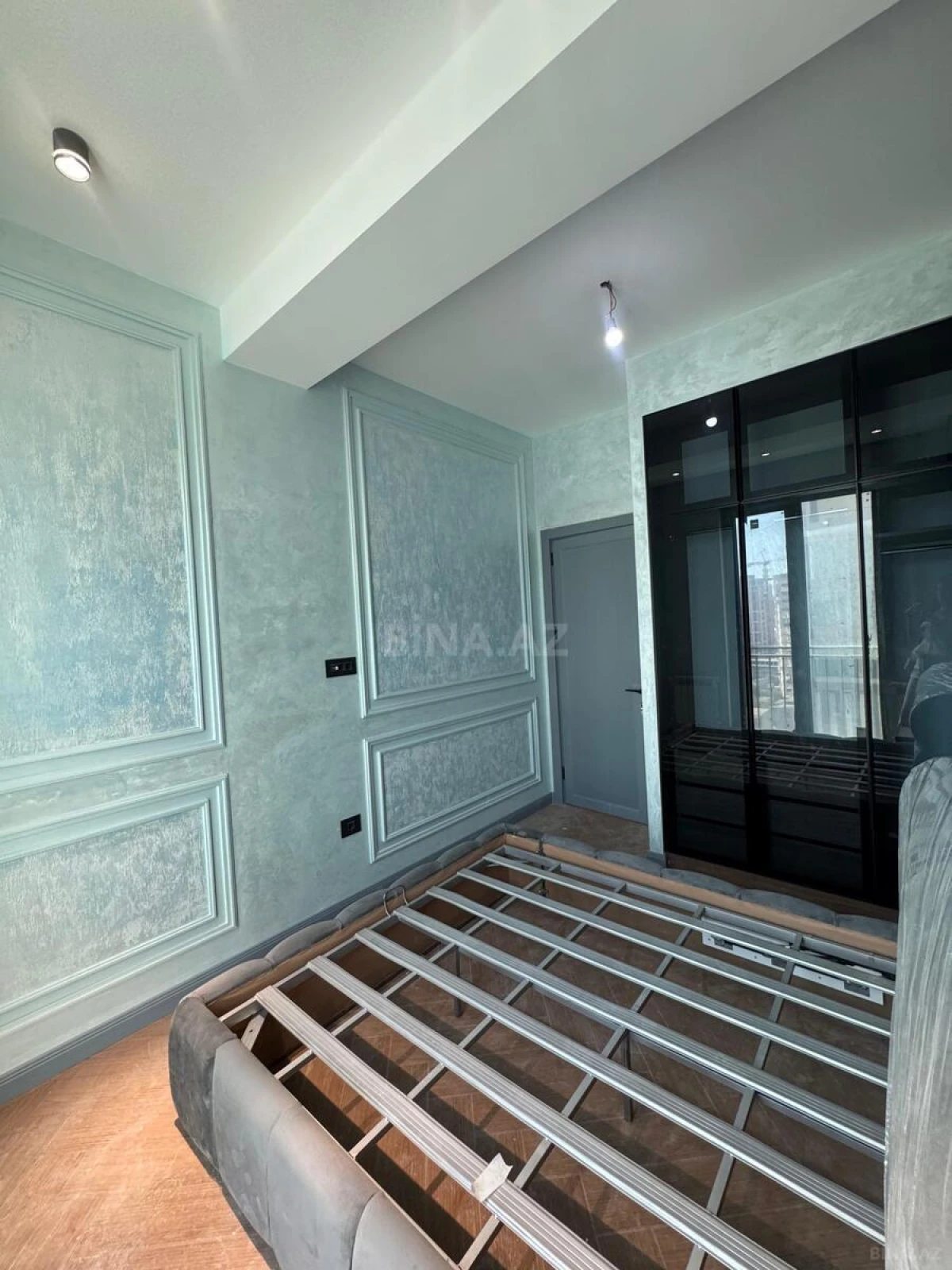 Satılır 4 otaqlı mənzil 100 m²