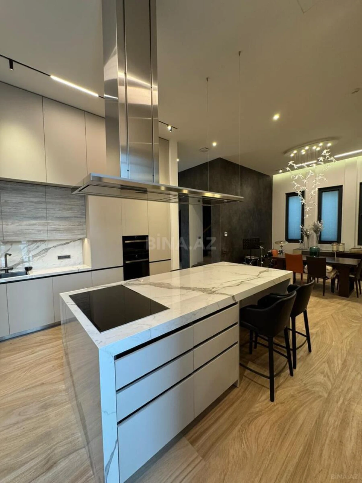 Satılır 5 otaqlı həyət evi 400 m²