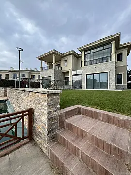 Satılır 5 otaqlı həyət evi 400 m²