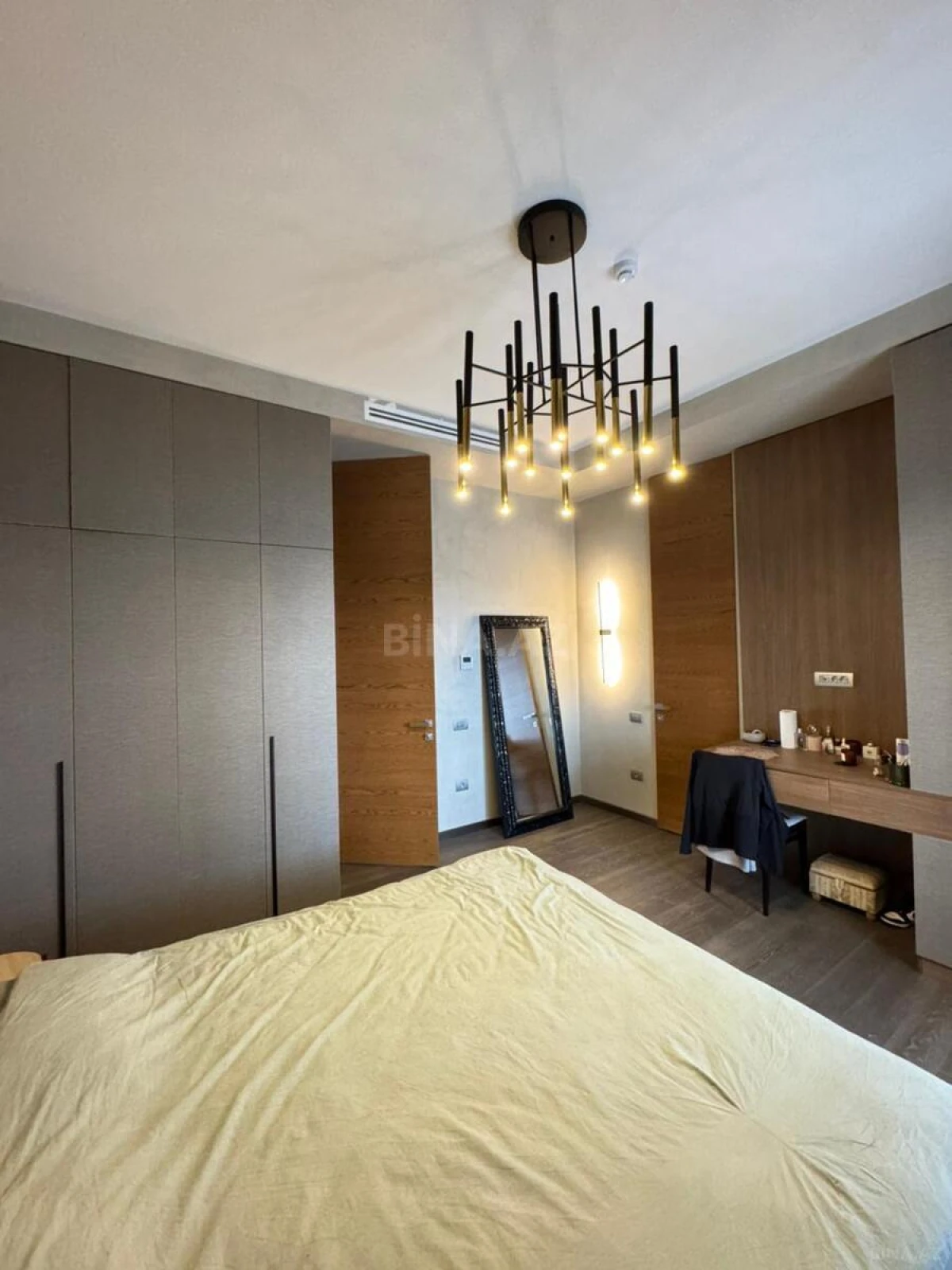 Satılır 5 otaqlı həyət evi 400 m²