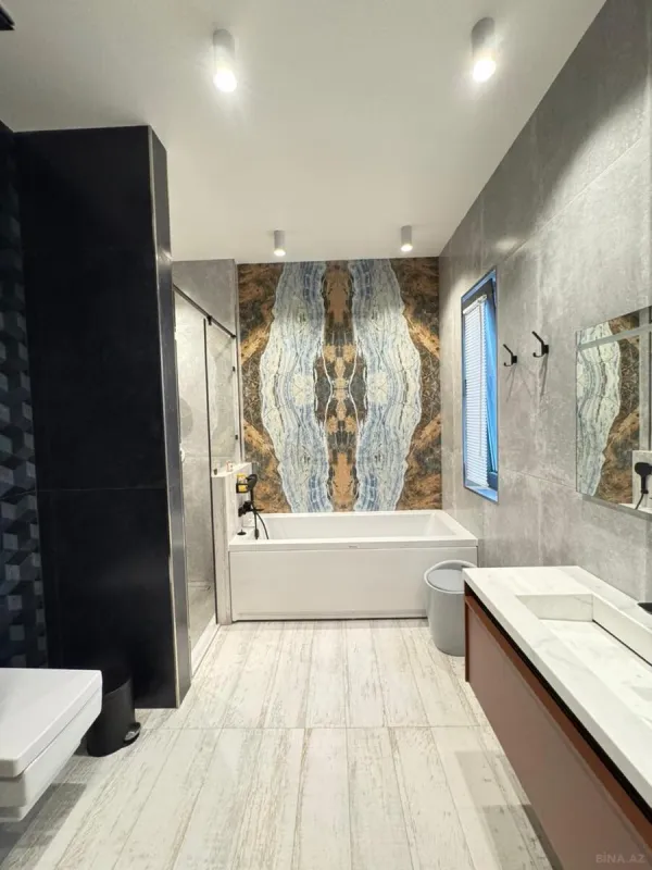 Satılır 5 otaqlı həyət evi 400 m²